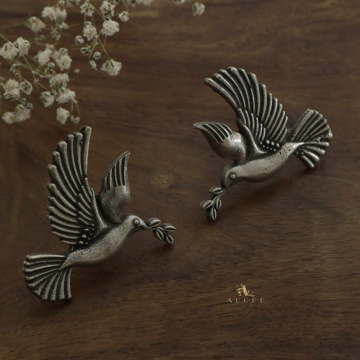 Anarvia Antique Pigeon Earring