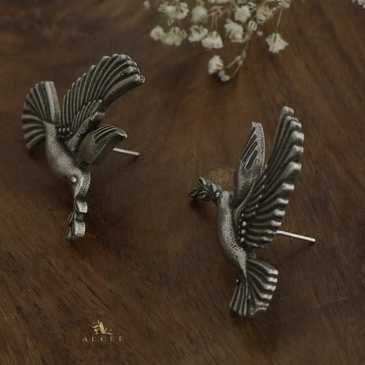 Anarvia Antique Pigeon Earring