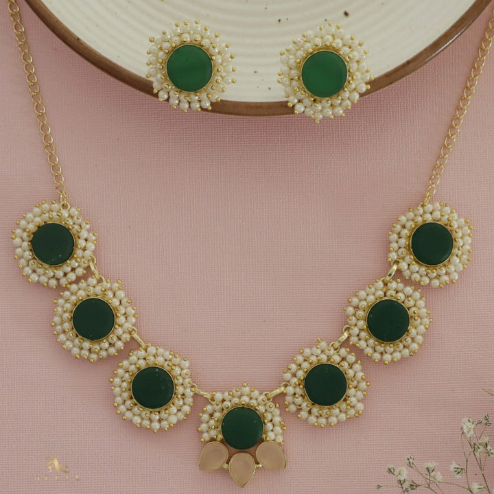 Centric Full Pearl Neckpiece