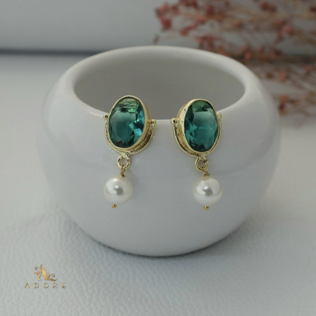 Oviya Oval Glossy With Pearl Earring