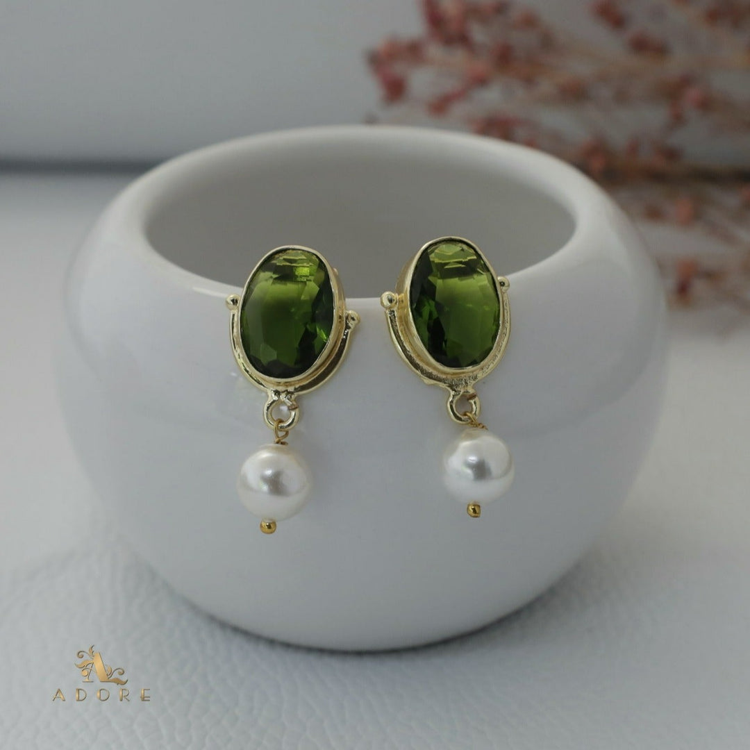 Oviya Oval Glossy With Pearl Earring