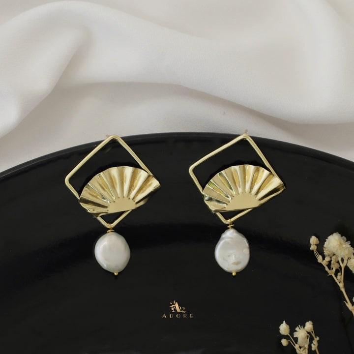 Golden Diamond Fold Leaf Baroque Earring