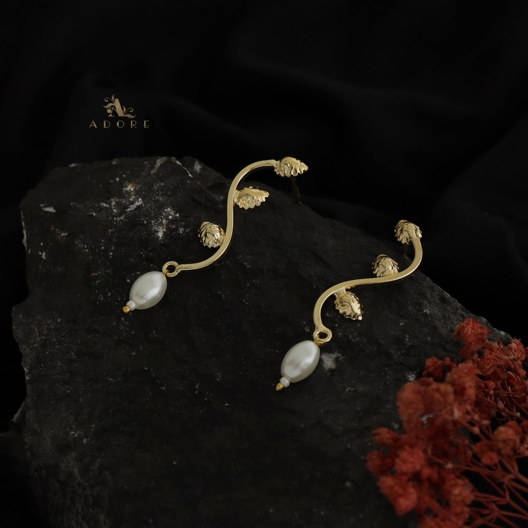 Golden S Leaf Pearl Earring