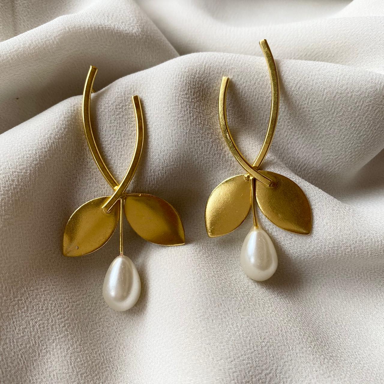 Shop Latest White Pearl Earrings Online | Pearl Jewelry| Kalyan