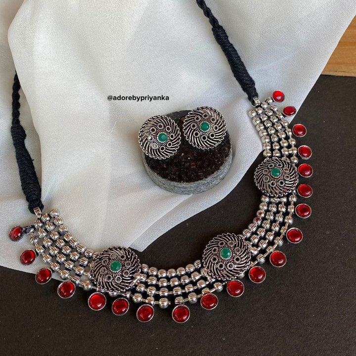 Durriyah Neckpiece With Stud