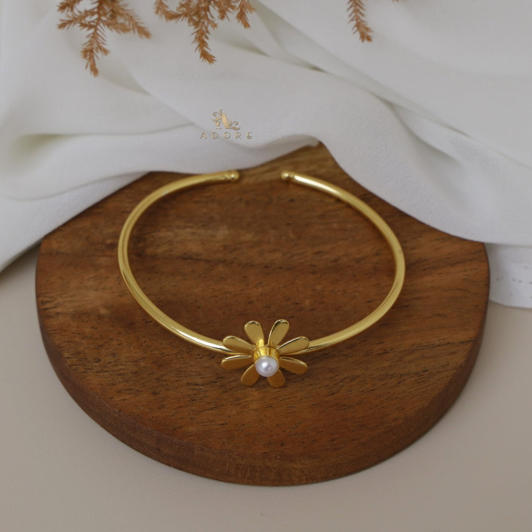 Midhila Flower Pearl Bangle