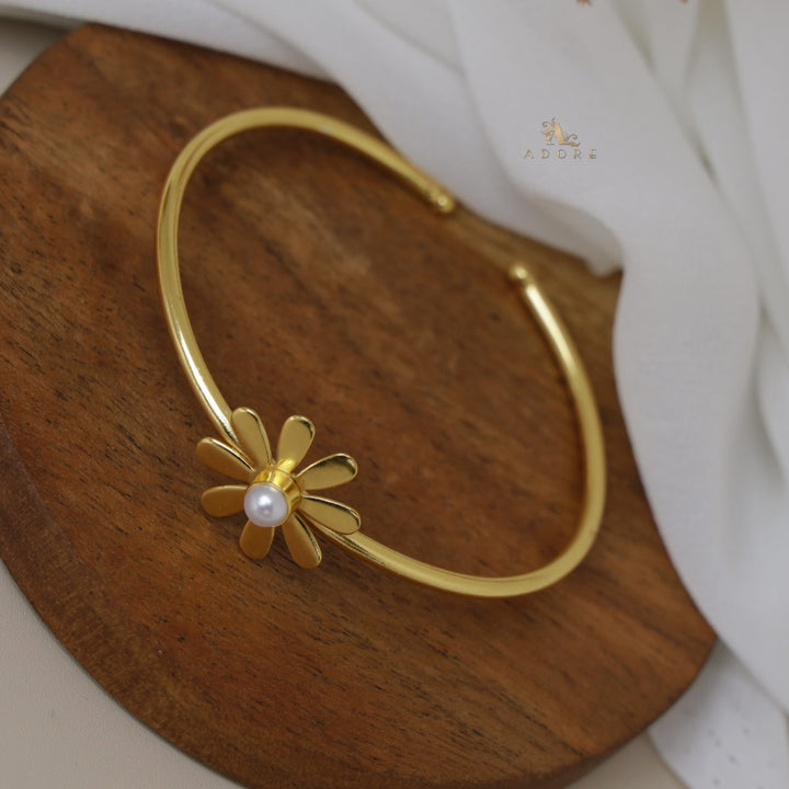 Midhila Flower Pearl Bangle