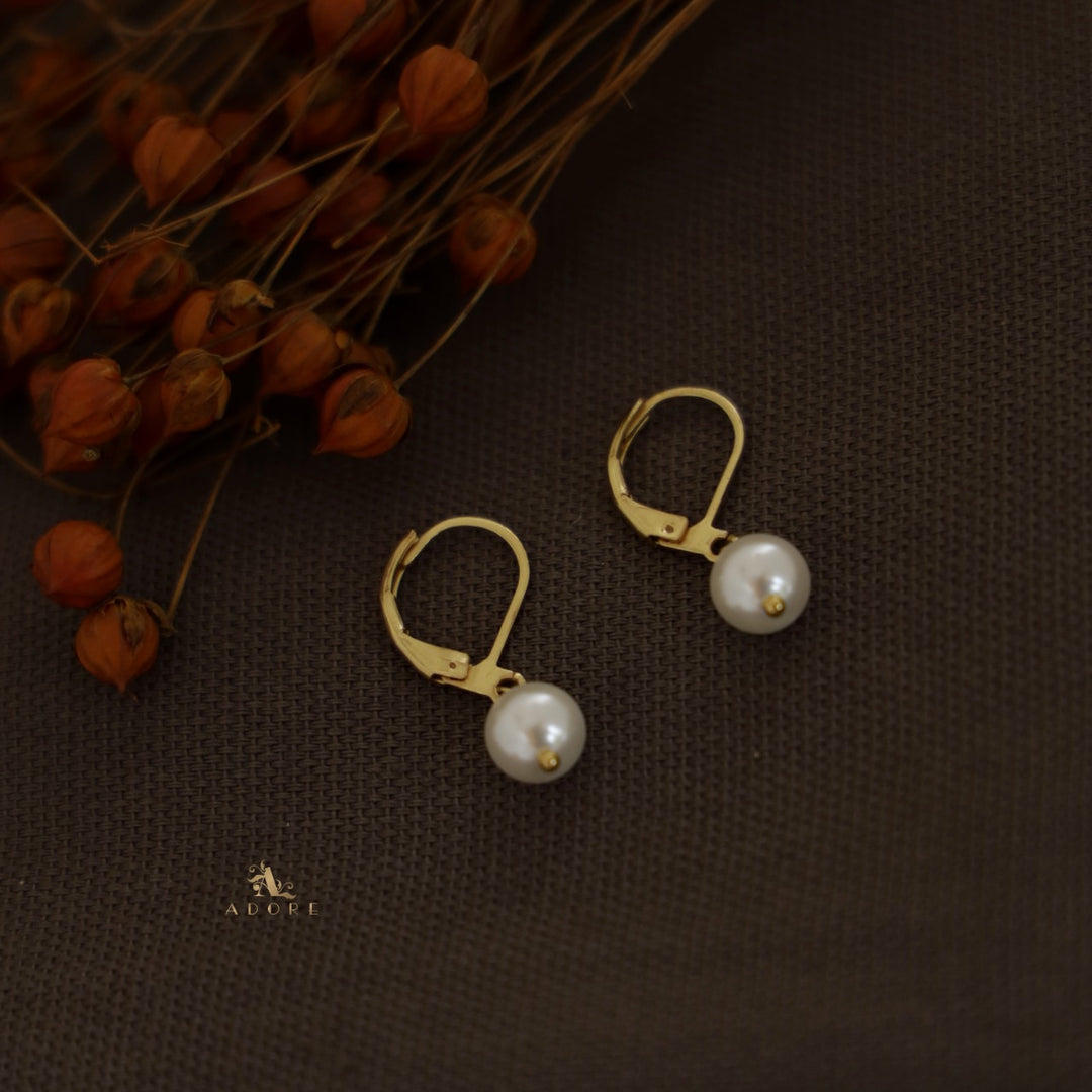 Tanvi Ema Pearl Earring