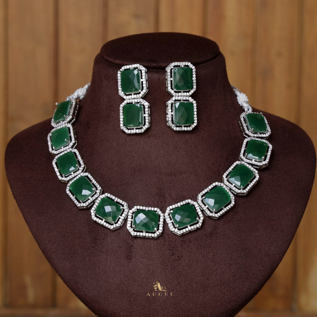 Berkley Glossy Neckpiece With Earring