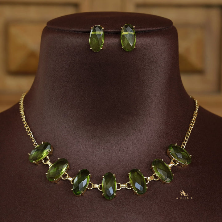 Colbya Oval Glossy Choker / Short Neckpiece