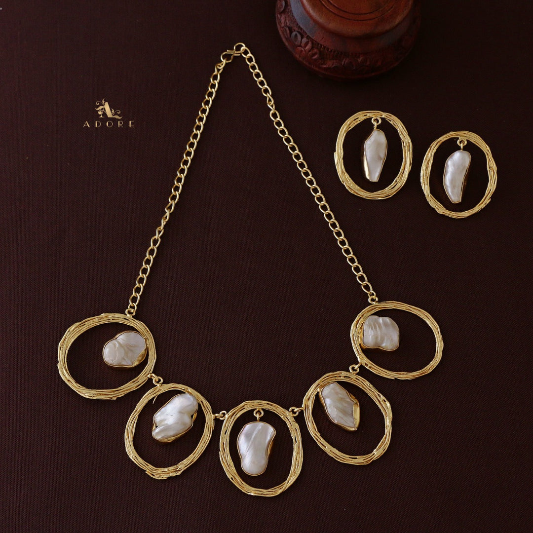 Golden Nashwa Baroque Neckpiece With Earring