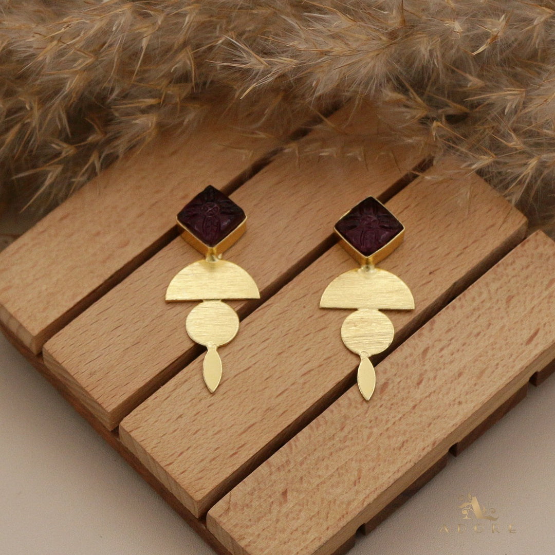 Nadalei Golden Glossy Earring