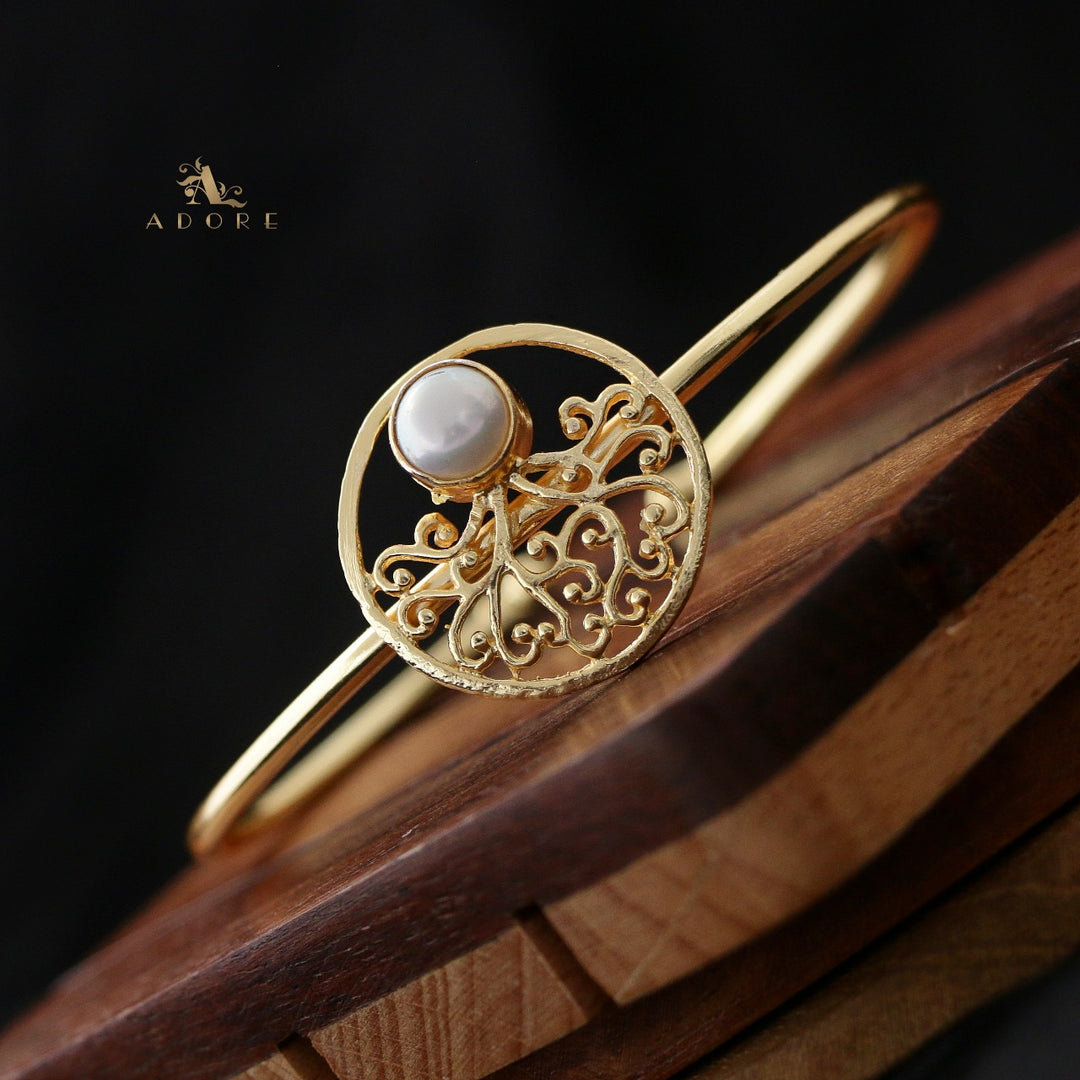 Golden Pearly Jardim Bangle