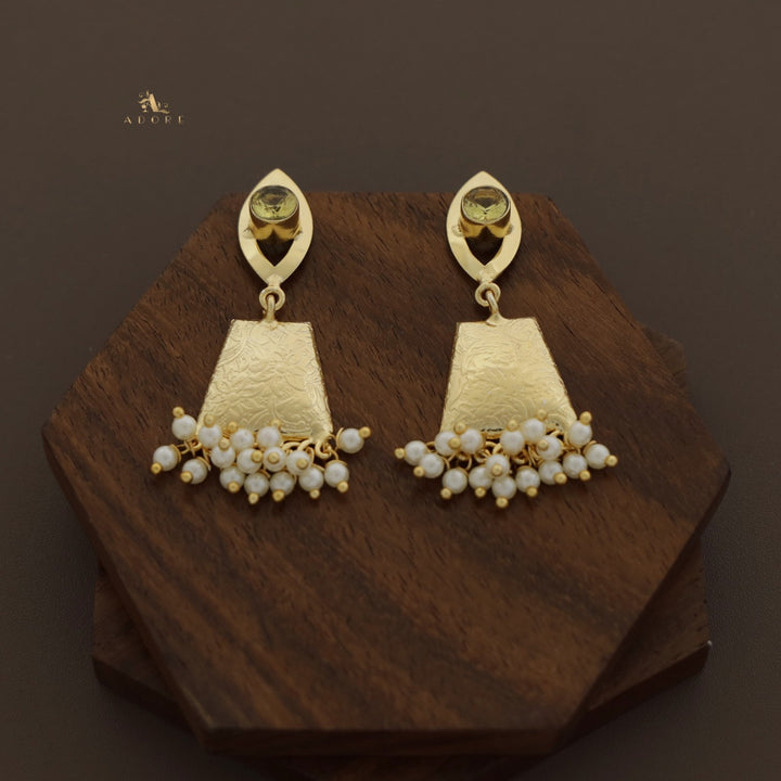 Alcia Glossy Eye Pearl Drop Earring