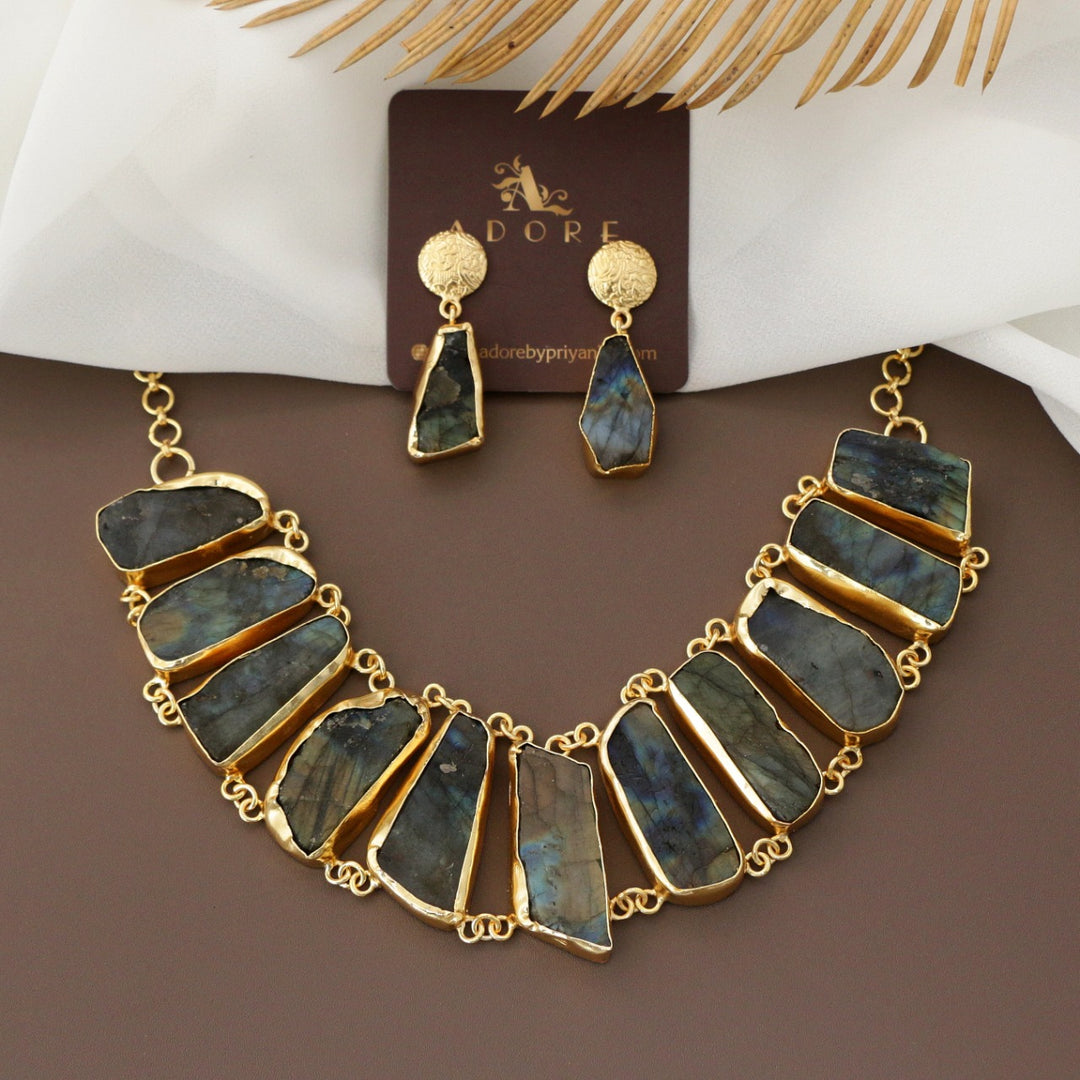 Piera Raw Stone Neckpiece With Earring