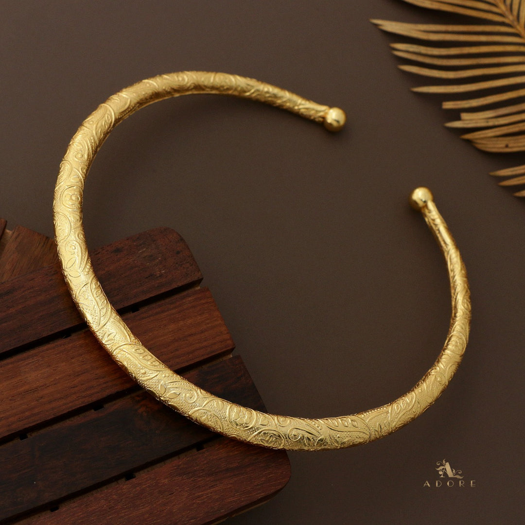 Golden Portia Doodle Neck Cuff