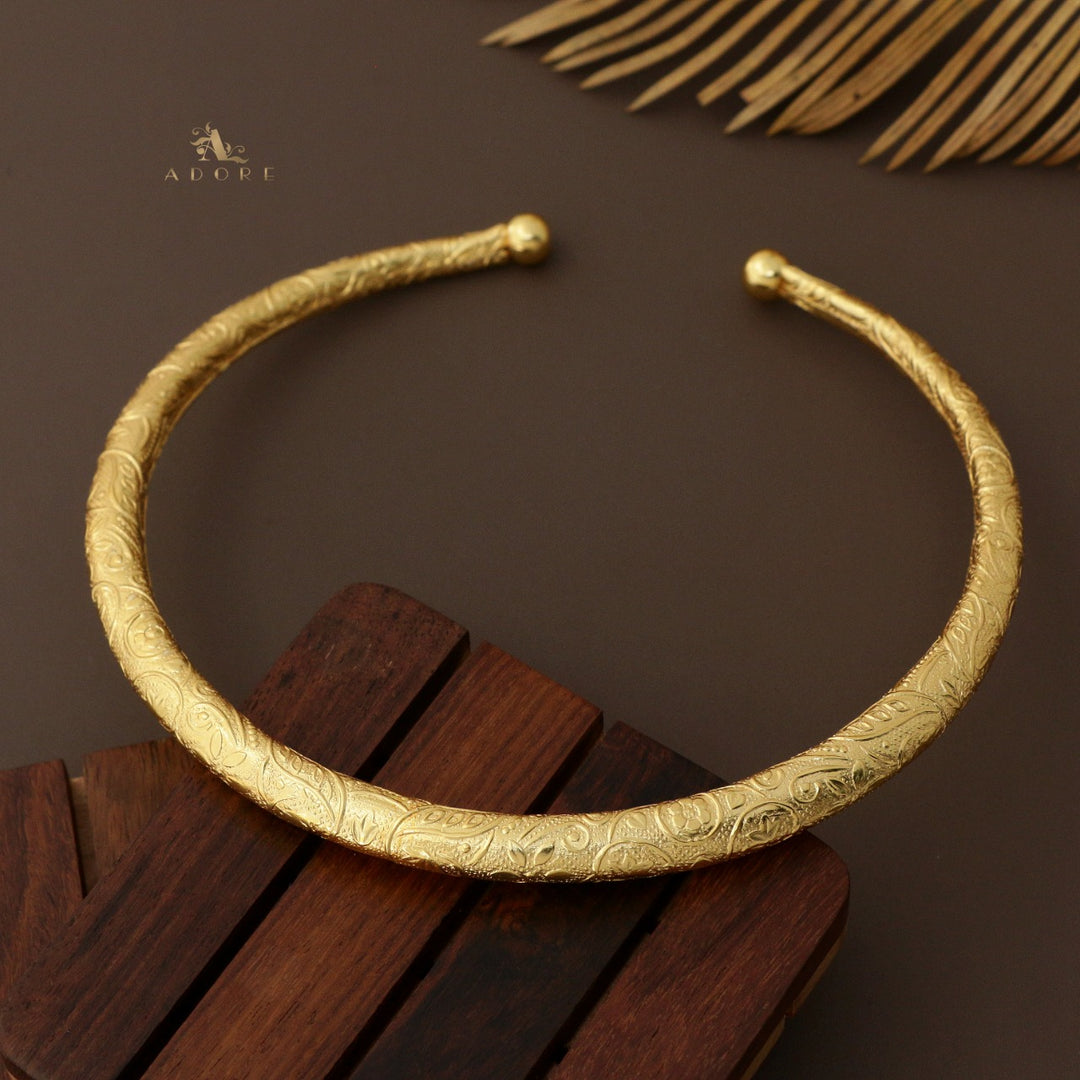 Golden Portia Doodle Neck Cuff